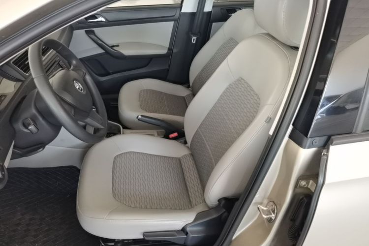 Skoda Rapid 2016 car image #15