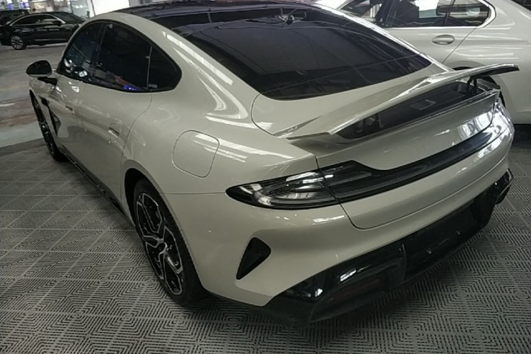 MI SU7 2024 car image #7