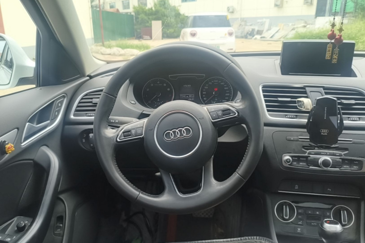 Audi Q3 2017 #11 Audi Q3 2017 car image #11