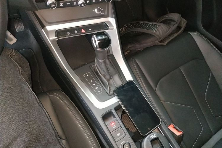 Audi Q3 2020 car image #14