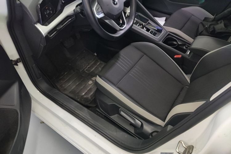 Volkswagen Golf 2021 car image #16