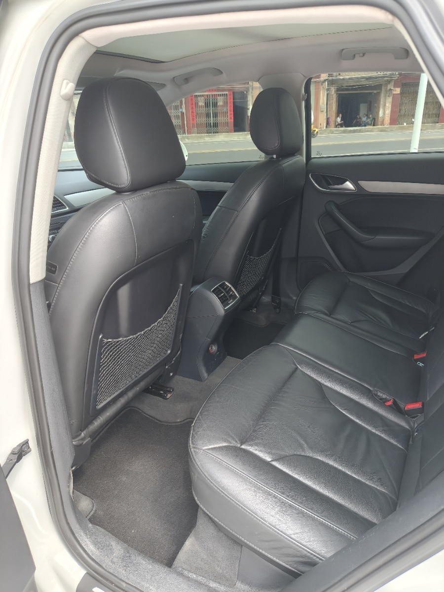 Audi Q3 2014 car image #8