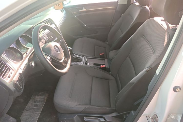 Volkswagen Golf 2017 car image #19
