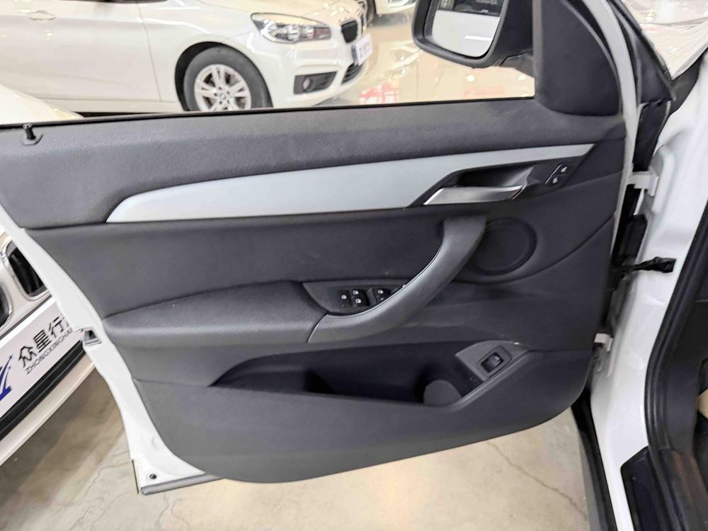 BMW X1 2019 car image #9