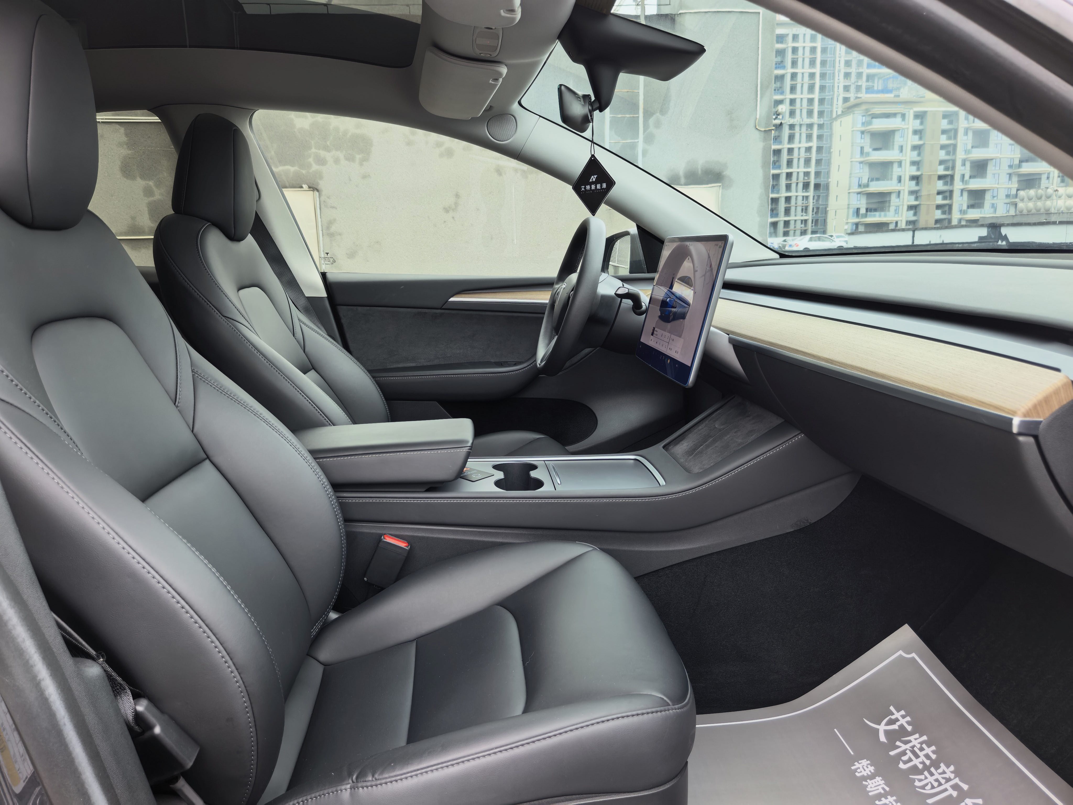 Tesla Model Y 2022 car image #8
