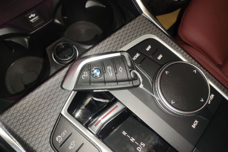 BMW 3 Series 2025 صورة سيارة #14