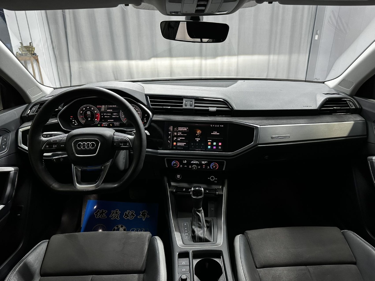 Audi Q3 2023 car image #5