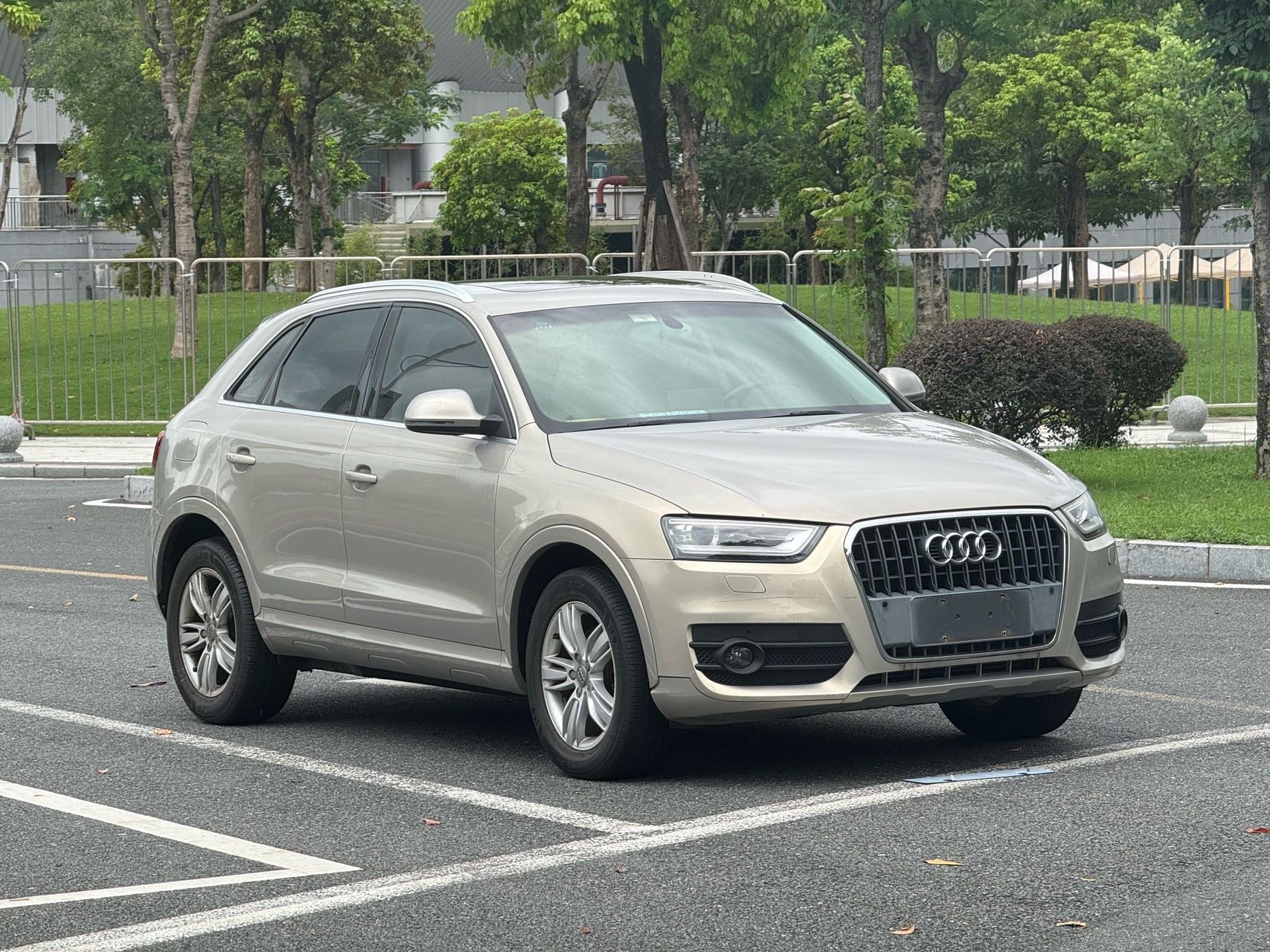 Audi Q3 2014 car image #2
