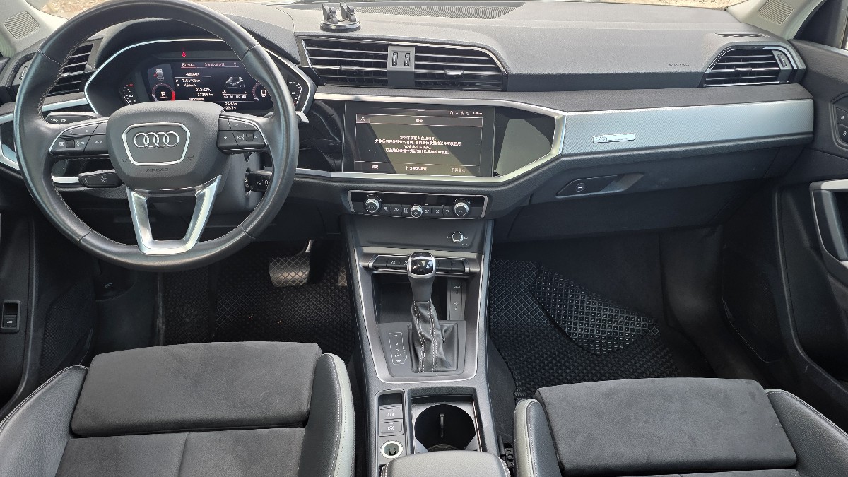 Audi Q3 2023 car image #6