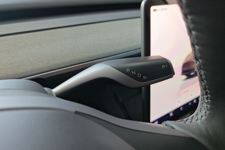 Tesla Model Y 2024 car image #14