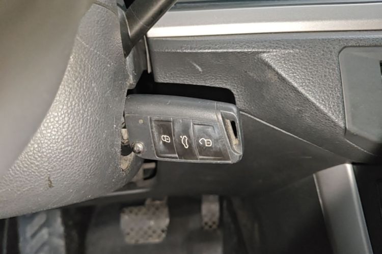 Volkswagen Polo 2023 car image #9