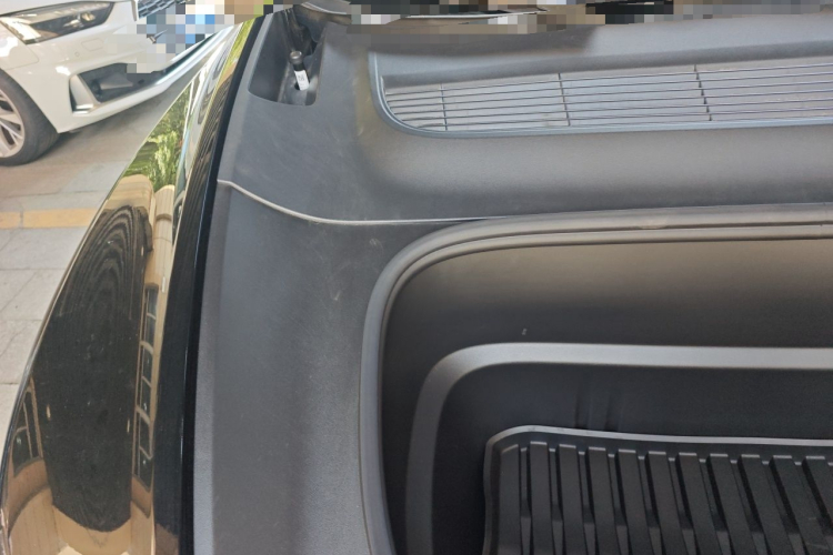 Tesla Model Y 2025 car image #24