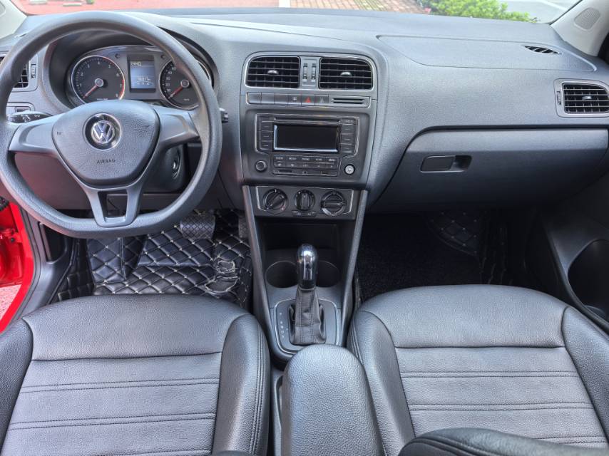 Volkswagen Polo 2015 car image #5
