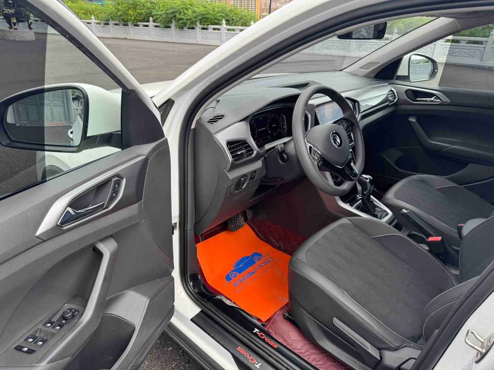 Volkswagen T-Cross 2021 car image #18