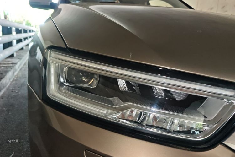 Audi Q3 2018 car image #8