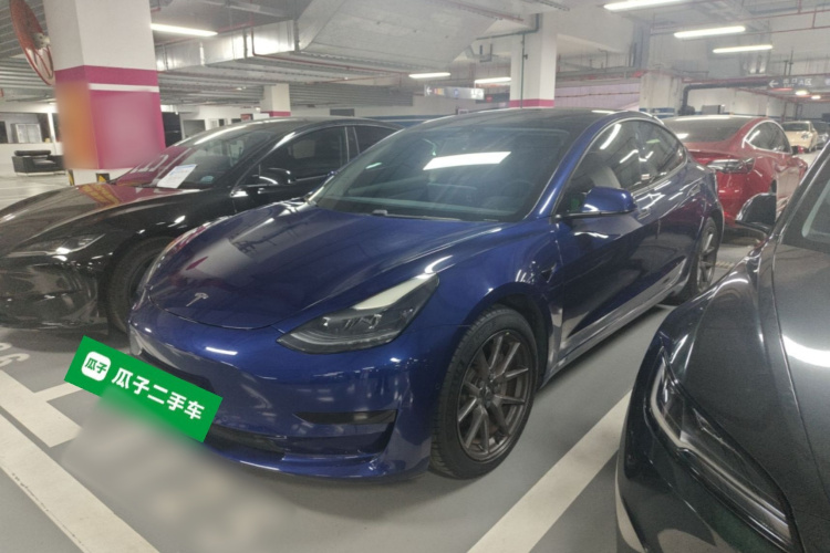 Tesla Model 3 2021 صورة سيارة #2