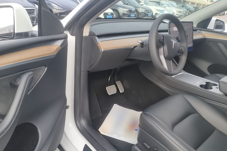 Tesla Model Y 2022 #12 Tesla Model Y 2022 car image #12