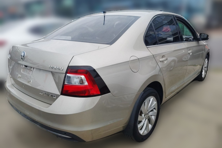 Skoda Rapid 2018 #7 Skoda Rapid 2018 image de voiture #7