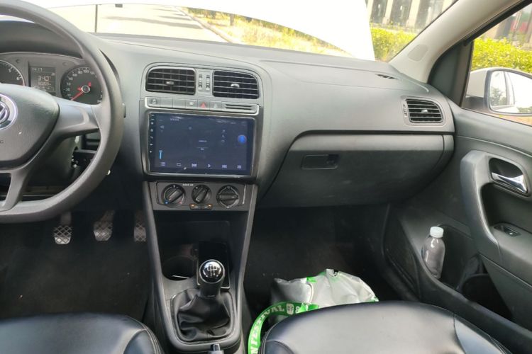 Volkswagen Polo 2019 car image #13