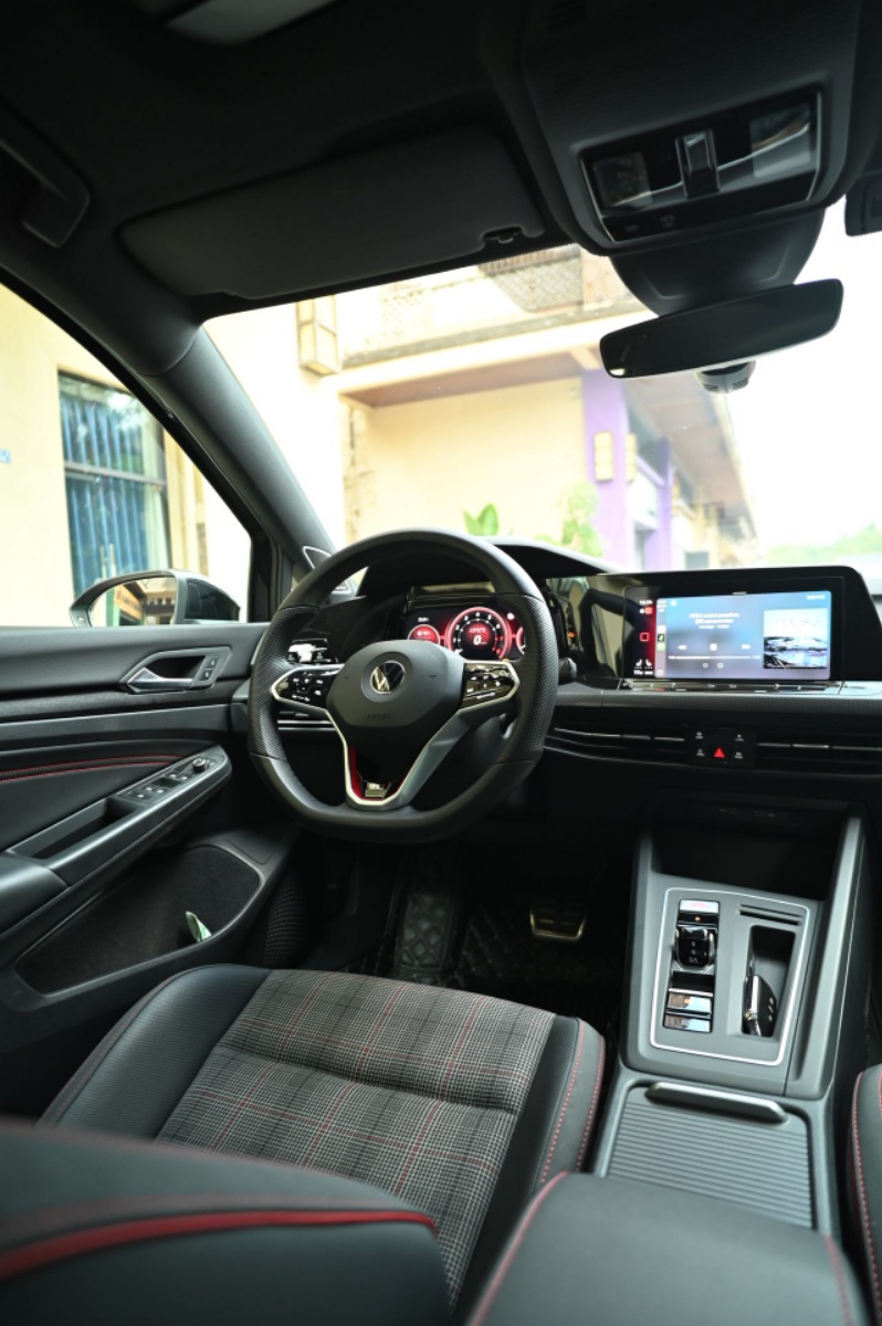 Volkswagen GolfGTI 2024 car image #11