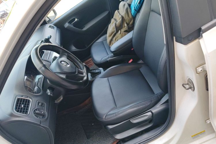 Volkswagen Polo 2015 car image #15