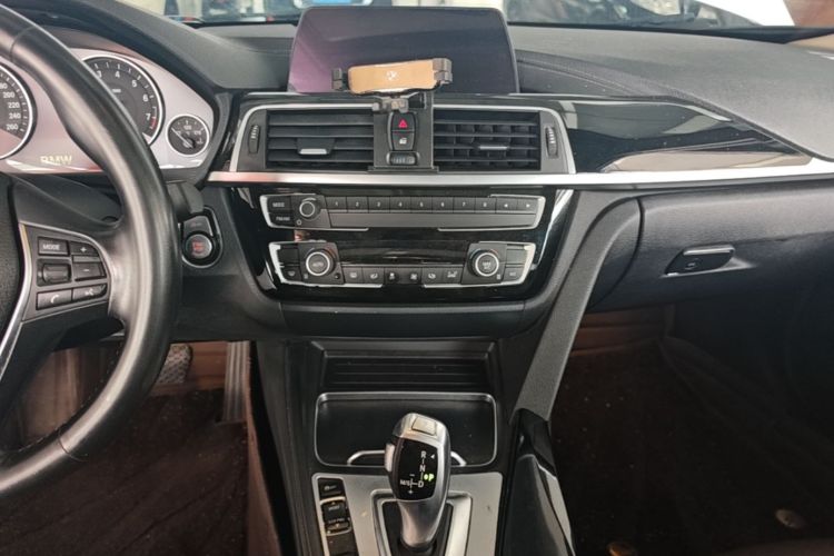 BMW 3 Series 2018 #13 BMW 3 Series 2018 car image #13