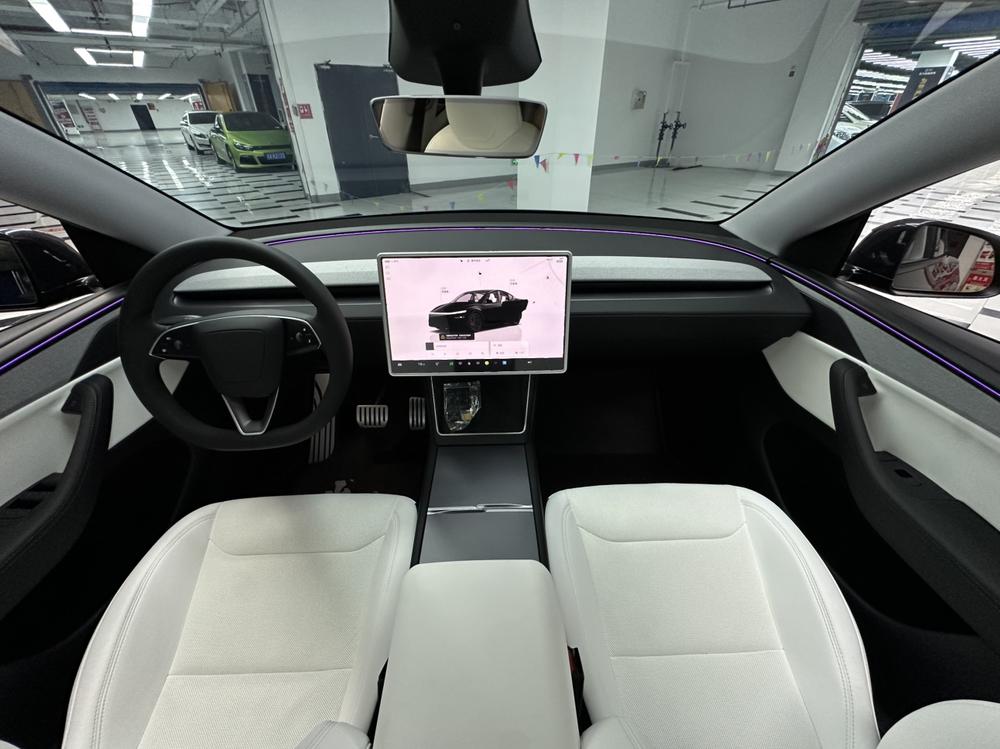 Tesla Model Y 2025 #9 Tesla Model Y 2025 car image #9