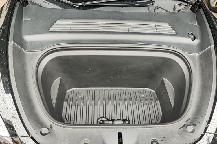 Tesla Model Y 2021 car image #19