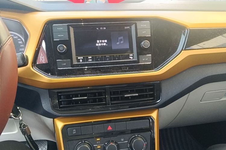 Volkswagen T-Cross 2019 #13 Volkswagen T-Cross 2019 car image #13