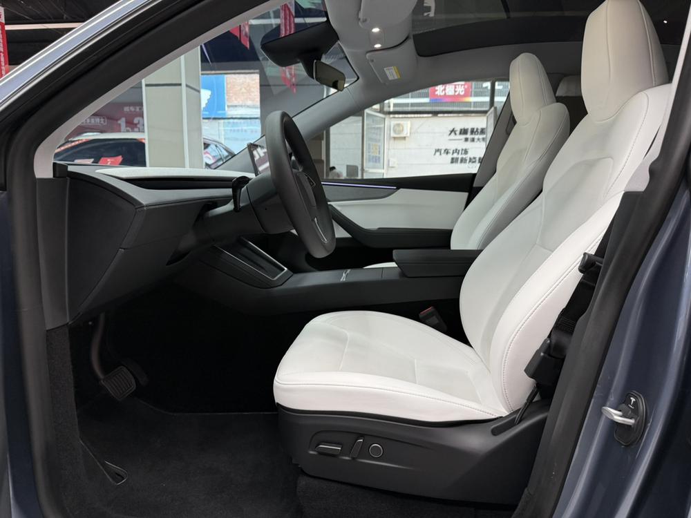 Tesla Model Y 2025 #14 Tesla Model Y 2025 immagine di auto #14