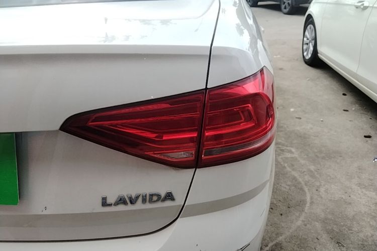 Volkswagen Lavida 2017 car image #3