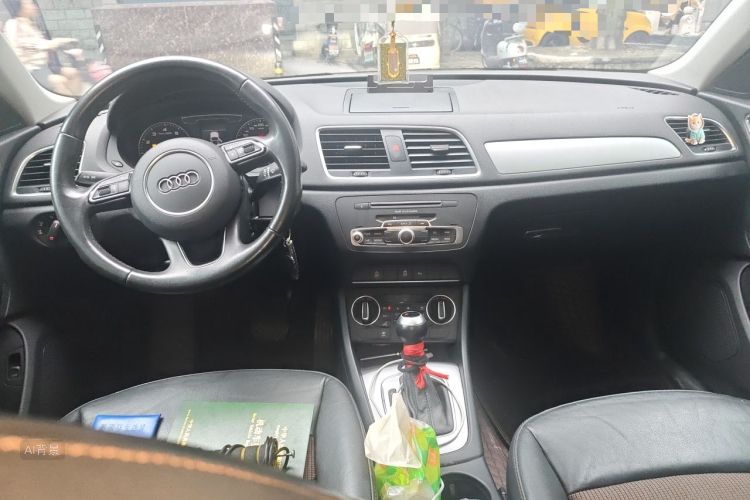 Audi Q3 2018 car image #11
