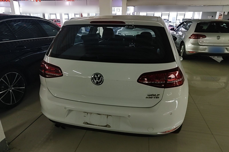 Volkswagen Golf 2017 car image #6