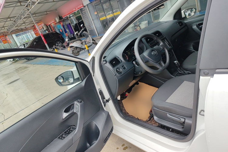 Volkswagen Polo 2017 #16 Volkswagen Polo 2017 car image #16