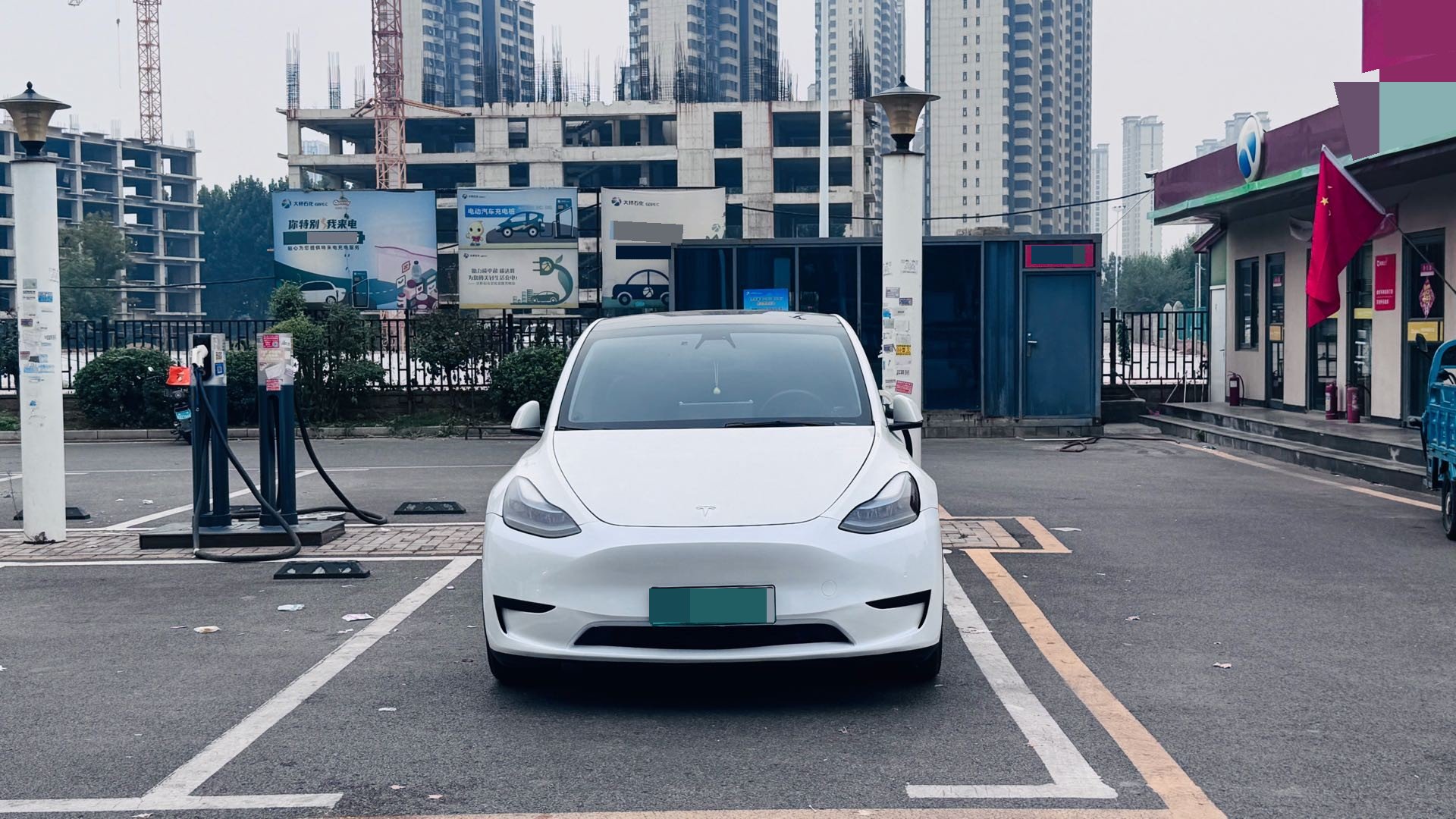 Tesla Model Y 2021 #2 Tesla Model Y 2021 car image #2