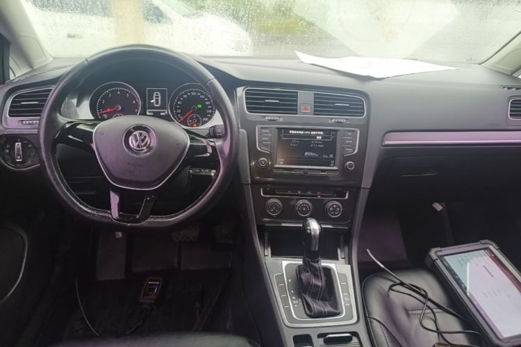 Volkswagen Golf 2017 car image #10