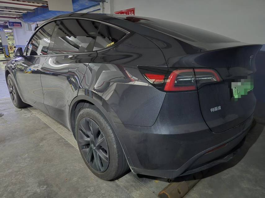Tesla Model Y 2024 #9 Tesla Model Y 2024 car image #9