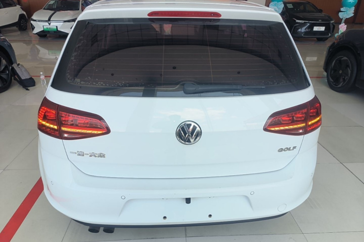 Volkswagen Golf 2017 car image #6