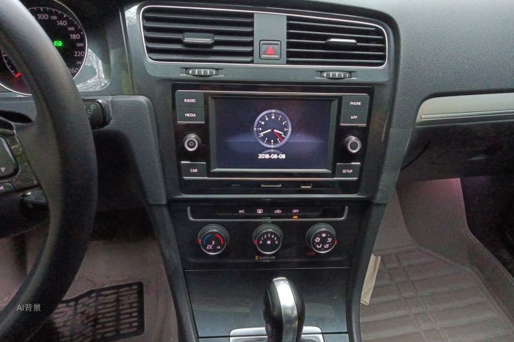 Volkswagen Golf 2018 car image #15