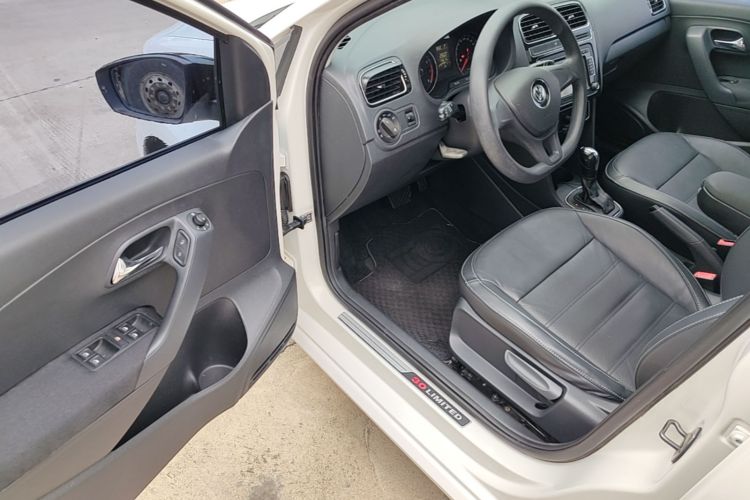 Volkswagen Polo 2014 #16 Volkswagen Polo 2014 car image #16