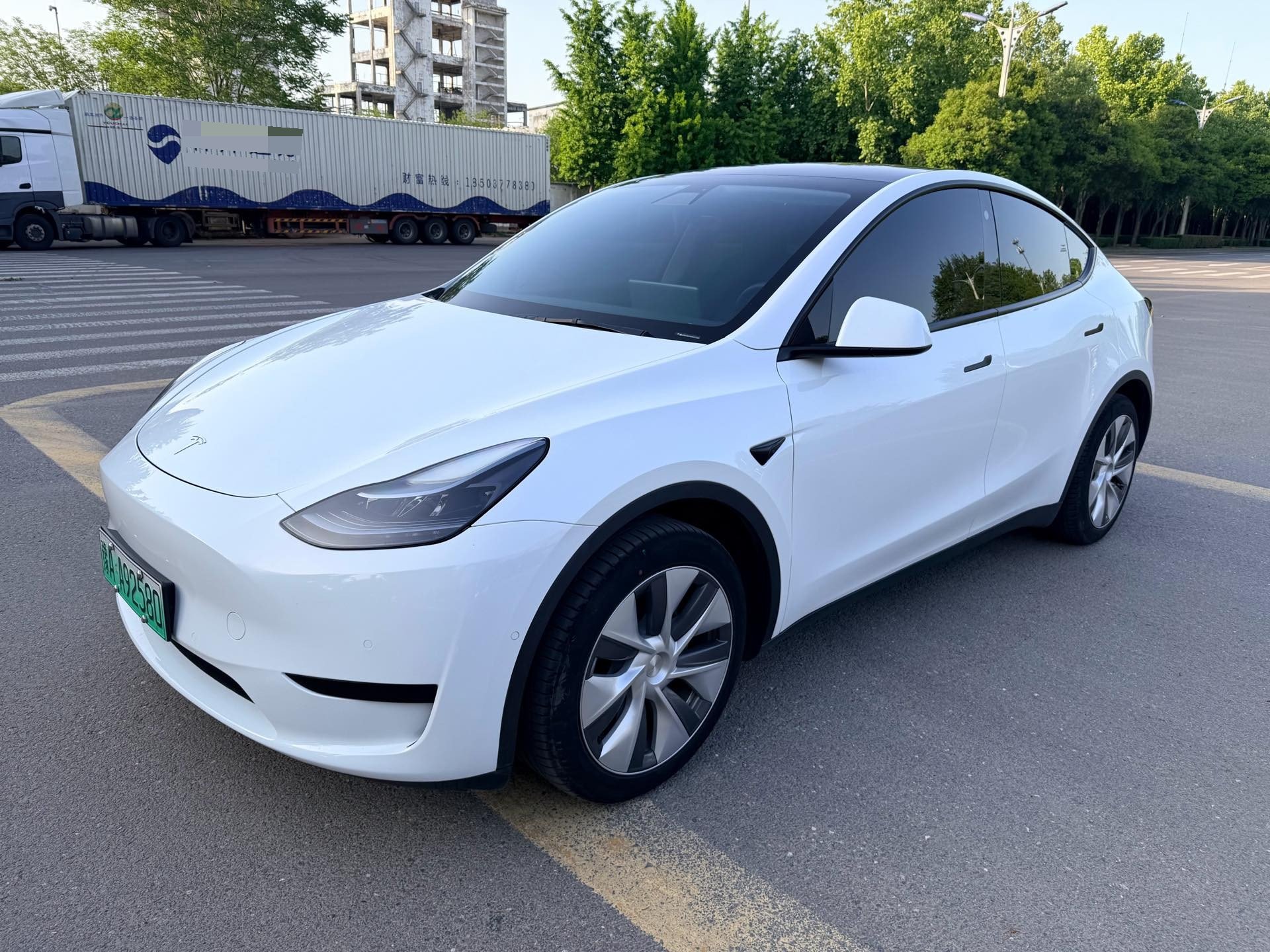 Tesla Model Y 2023 car image 