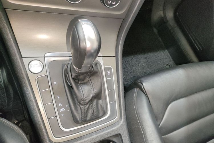 Volkswagen Golf 2015 car image #18