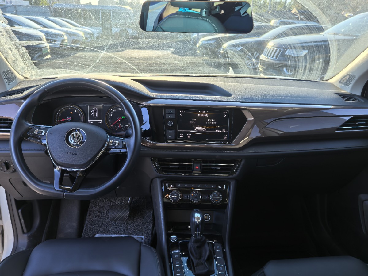 Volkswagen Tharu 2019 car image #9