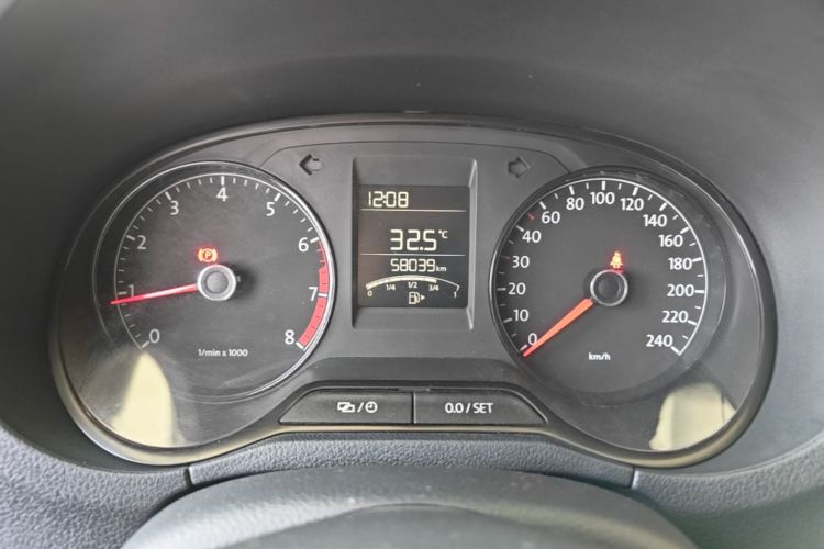Volkswagen Polo 2014 car image #12