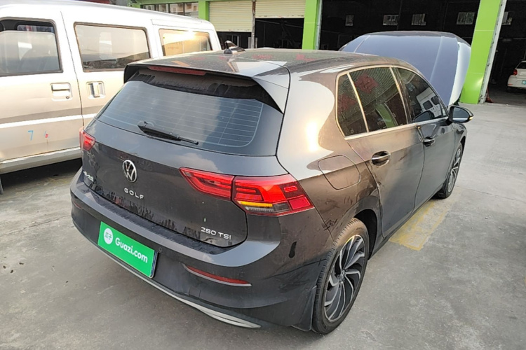 Volkswagen Golf 2022 car image #5