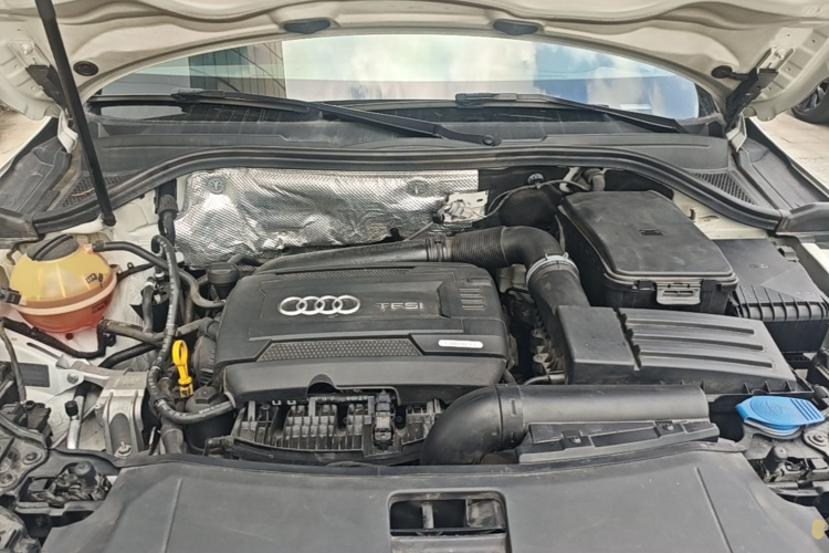 Audi Q3 2018 car image #20