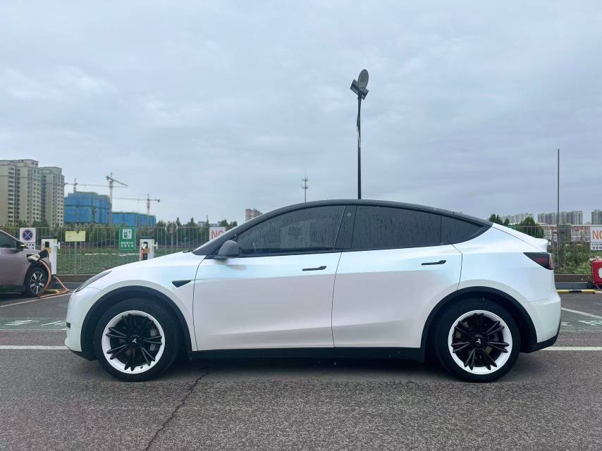 Tesla Model Y 2023 car image #4