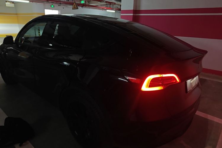 Tesla Model Y 2022 #5 Tesla Model Y 2022 car image #5