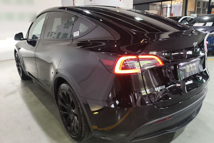 Tesla Model Y 2022 #5 Tesla Model Y 2022 car image #5