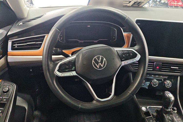 Volkswagen Bora 2023 car image #19